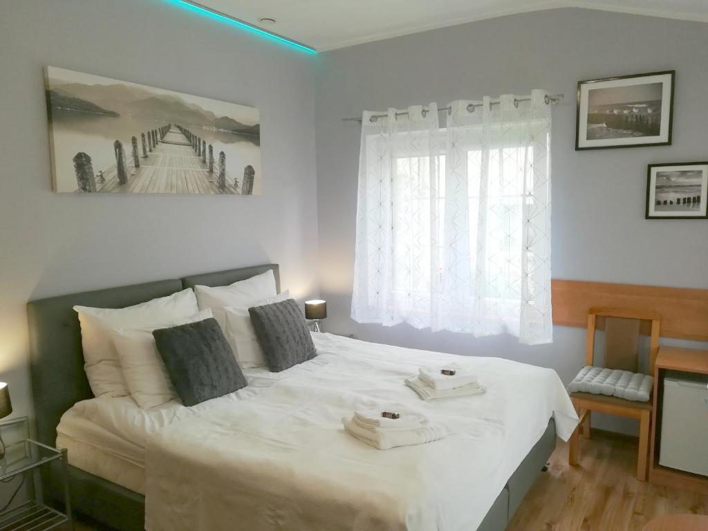 Pokój dwuosobowy z balkonem – pokój w Plac Rybaków INN Sopot