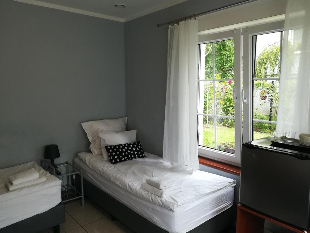 Pokój dwuosobowy TWIN z wejściem do ogrodu – pokój w Plac Rybaków INN Sopot